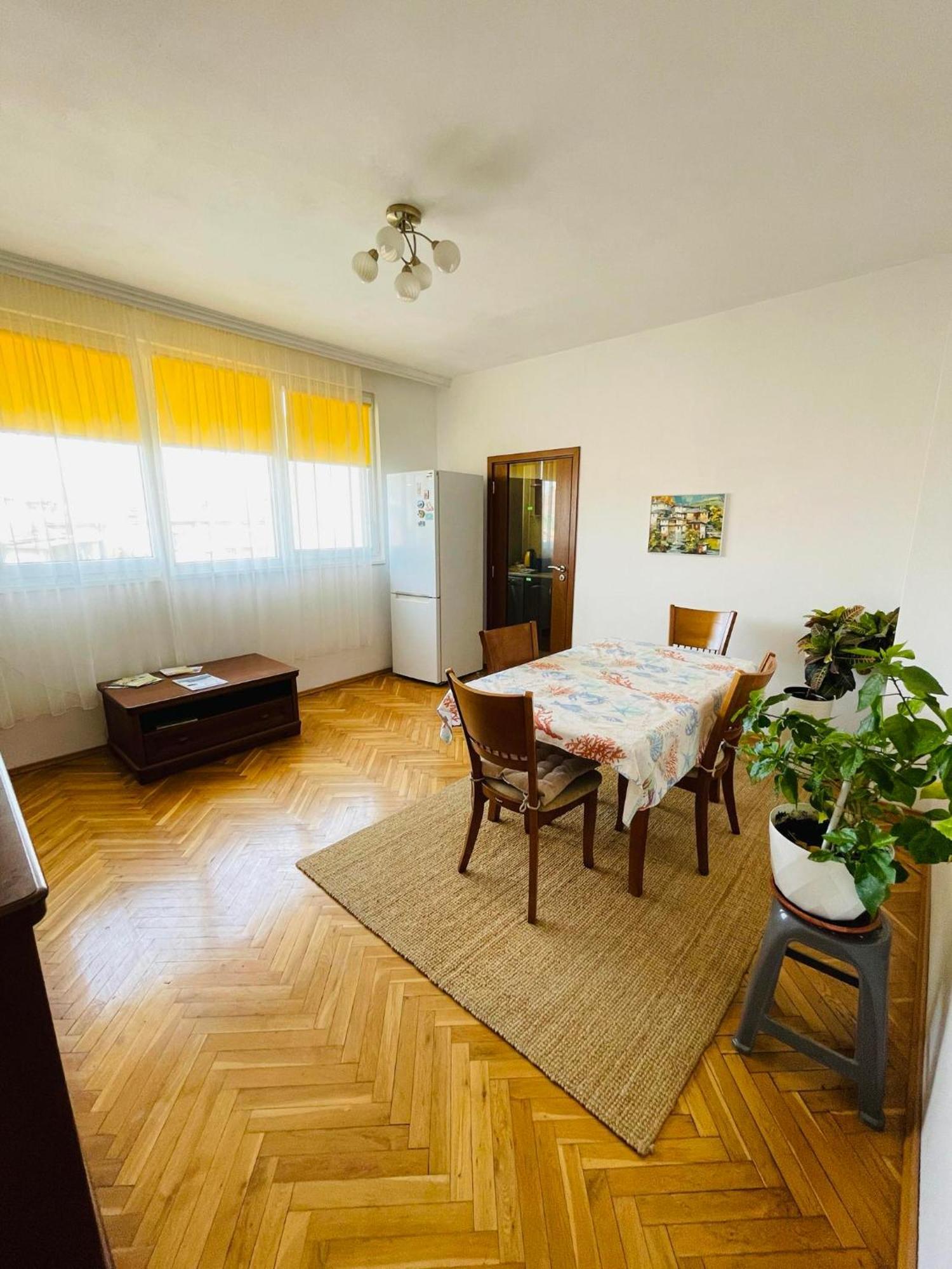 Sunny Cozy Flat In The Centre, Close To Beach, 4 Rooms, 105Sqm Varna Exterior foto